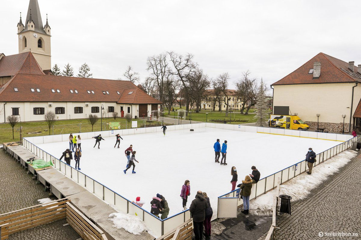 A kártyával rendelkező családok kedvezményesen használhatják a szabadtéri korcsolyapályákat is &bullet;  Fotó: Haáz Vince