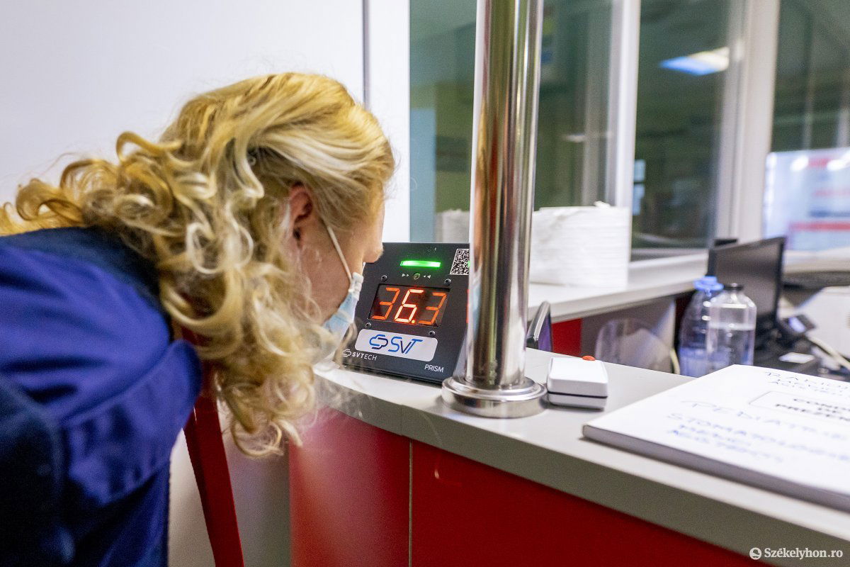 Így működik az adományozott hőmérő •  Fotó: Haáz Vince