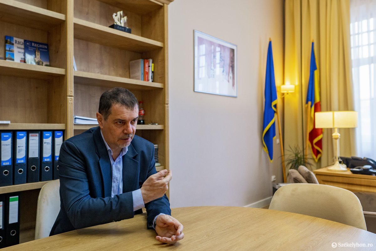 Márk Endre, Szászrégen polgármestere: önerőből nem sikerülne elvégezni az iskolafelújítást •  Fotó: Haáz Vince