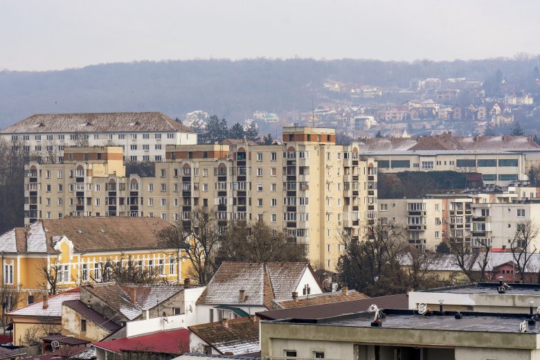 A lakásadók már csökkentek Marosvásárhelyen, a gépkocsik esetében szavazni kell