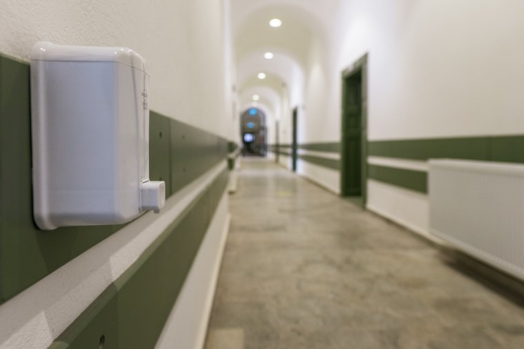 A tanintézetek kérhetik az online tanrendre való áttérést, de nem ők döntenek róla