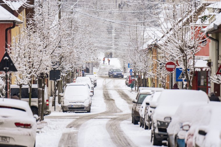 Kényszermegoldás Marosvásárhelyen: sürgősségi szerződés alapján zajlik a hóeltakarítás