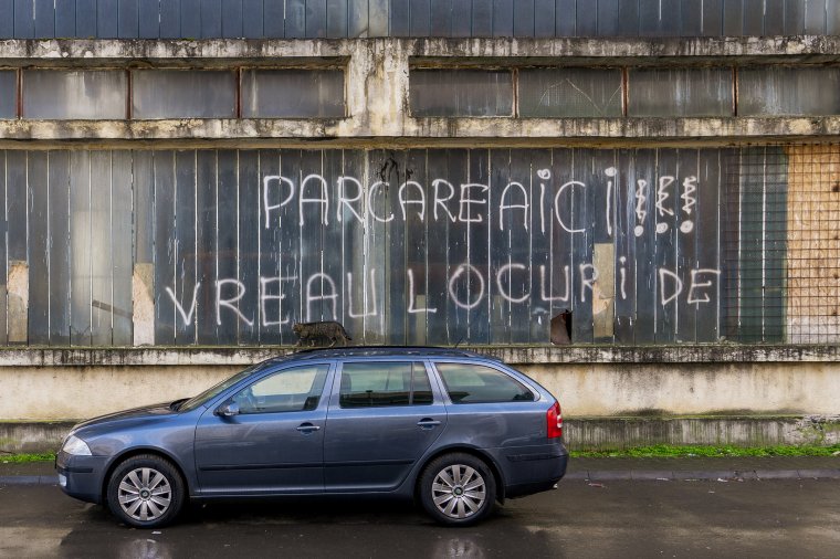 Megkönnyítenék a parkolást a marosvásárhelyi lakónegyedekben, ez azonban hosszas folyamatnak ígérkezik