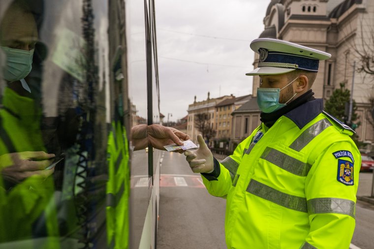 Iskolabuszokat ellenőriztek, bírságokat róttak ki a rendőrök Háromszéken