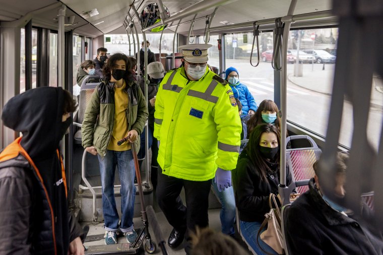 A rendőrségi ellenőrzések ellenére is száz felett az új fertőzöttek száma Maros megyében