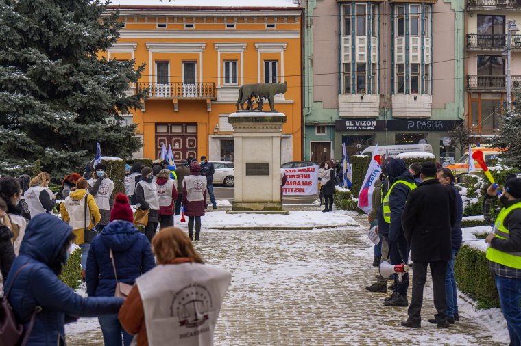 Csak azt kérik, ami megilleti őket: fizetésemelést, veszélyességi pótlékot