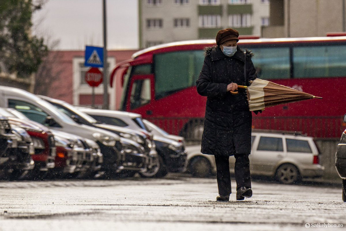 Jobb, ha nem hagyjuk otthon az esőernyőt •  Fotó: Haáz Vince