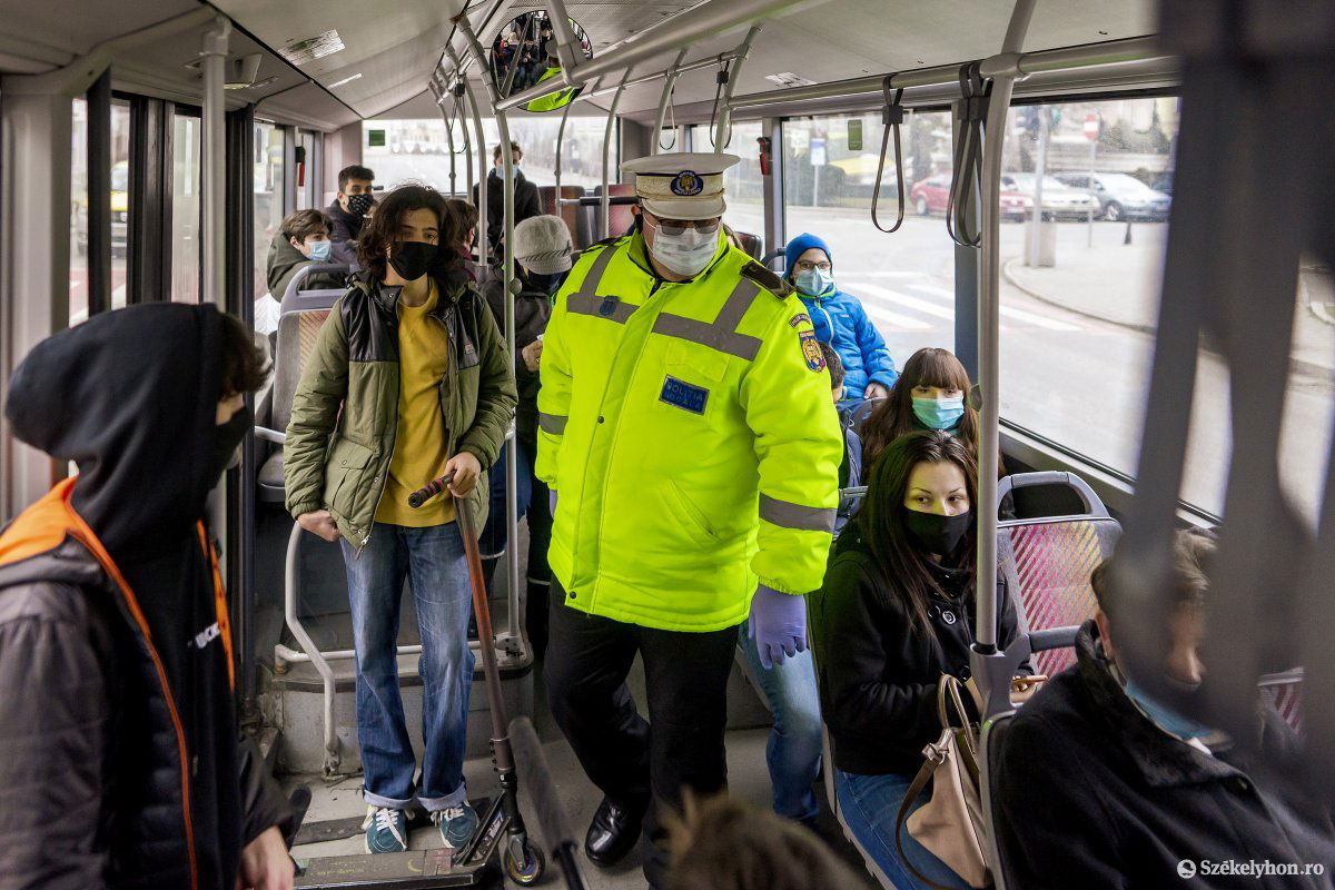 A buszokra is felszálltak •  Fotó: Haáz Vince
