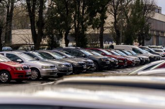 Tízezer parkolóhely hiányzik csak Marosvásárhelyen – ezen változtatnának