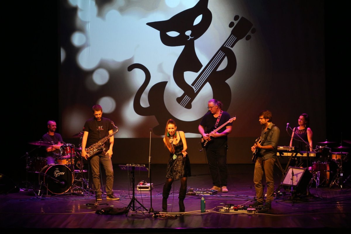 Tíz éves a Koszika & The HotShots nevű zenekara •  Fotó: Koszorus Krisztina saját archívuma