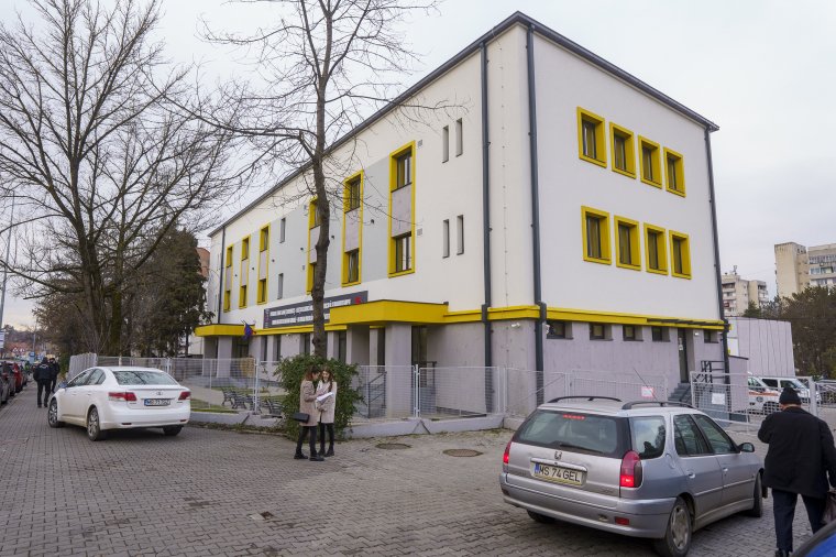 Újabb épülettel bővült az onkológia, pontosabbá és kíméletesebbé válik a sugárkezelés Marosvásárhelyen