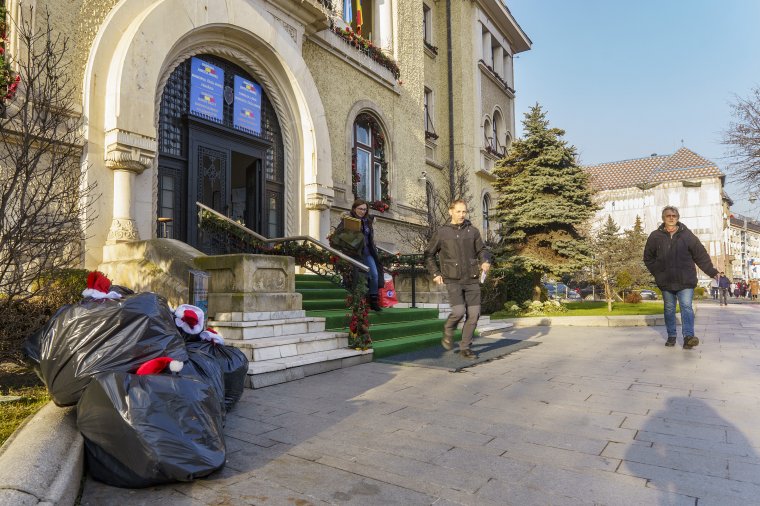 A szeméthelyzet és egyéb vitás ügyek miatt volt cirkusz a marosvásárhelyi tanácsülésen