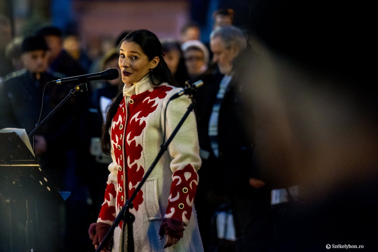 Ritziu Ilka Krisztina édesanyjával énekelt és szavalt •  Fotó: Haáz Vince