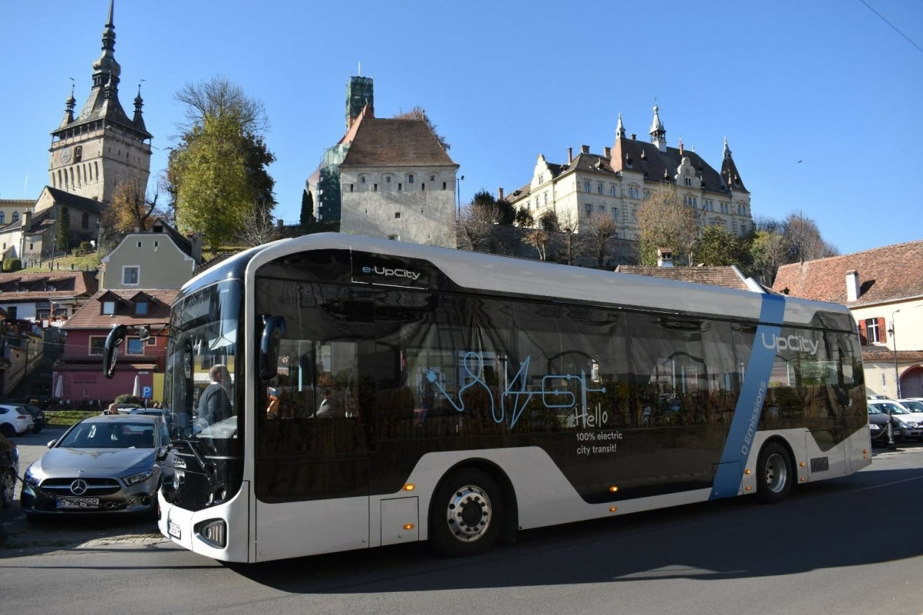 Segesváron is közlekednek elektromos autóbuszok •  Fotó: Segesvári Polgármesteri Hivatal