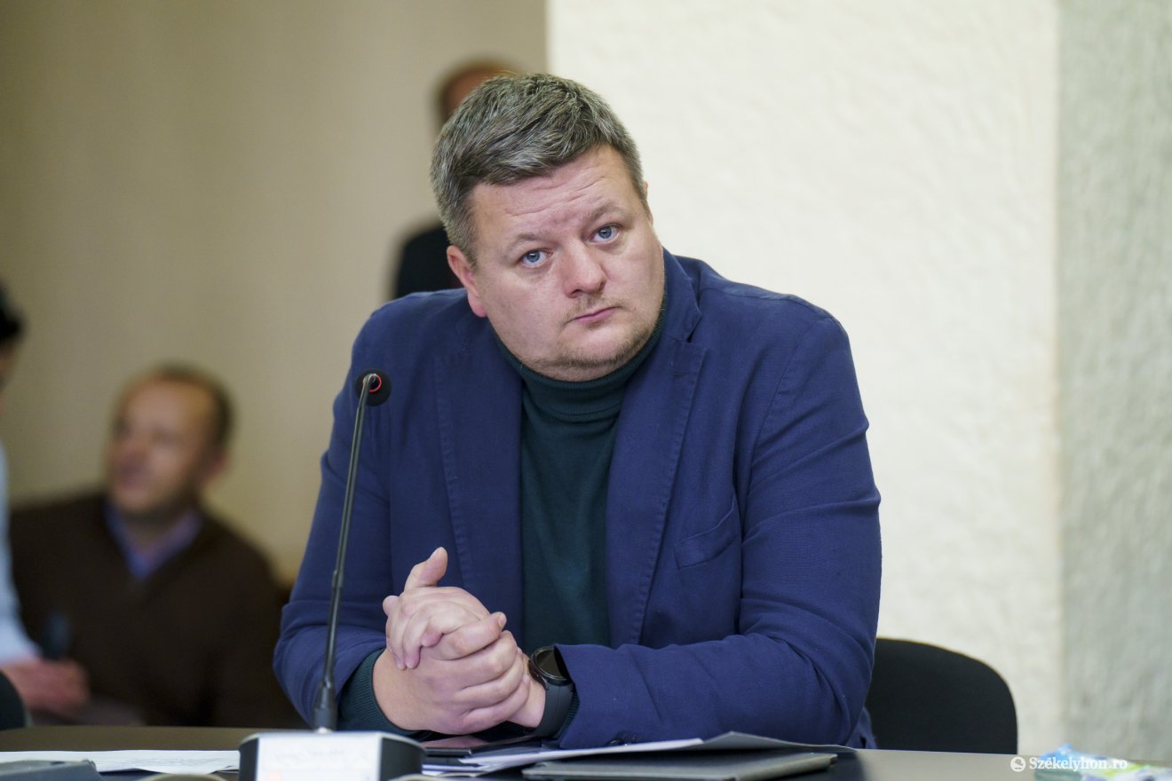 Alex Györgynek nincs egyszerű dolga, hogy mit lép pártvezetője miatt kialakult helyzet nyomán •  Fotó: Haáz Vince