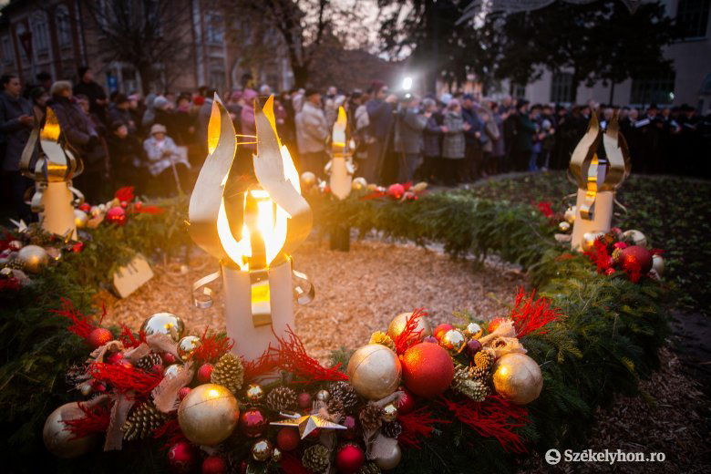Adventi gyertyagyújtás Marosvásárhelyen •  Fotó: Rab Zoltán
