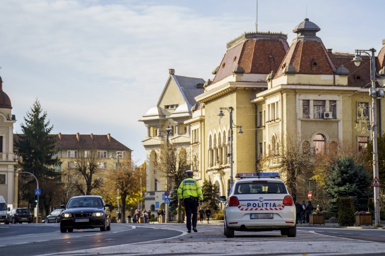 A vezetés közbeni telefonozókat bírságolták a rendőrök