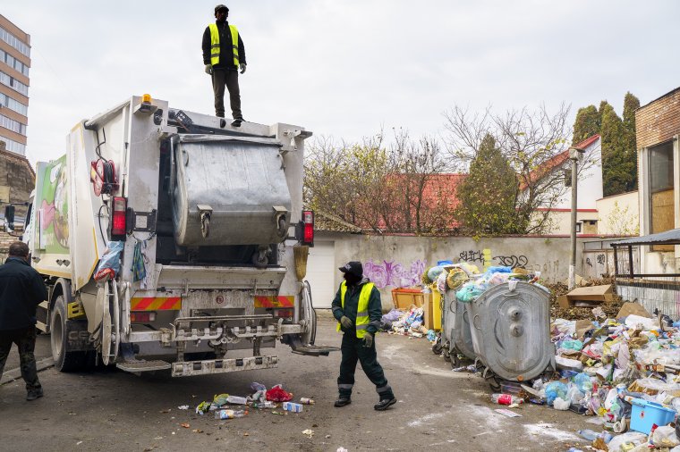 Ismét megjelentek a szeméthegyek Vásárhelyen, Soós Zoltán a lakosság segítségét kéri