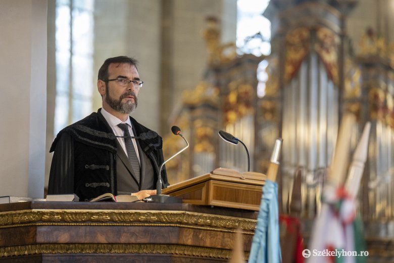 Kolumbán Vilmos: az a kérdés, hogyan tudjuk a bibliai tanításokat
közel vinni és átadni a fiatal nemzedéknek? •  Fotó: Haáz Vince