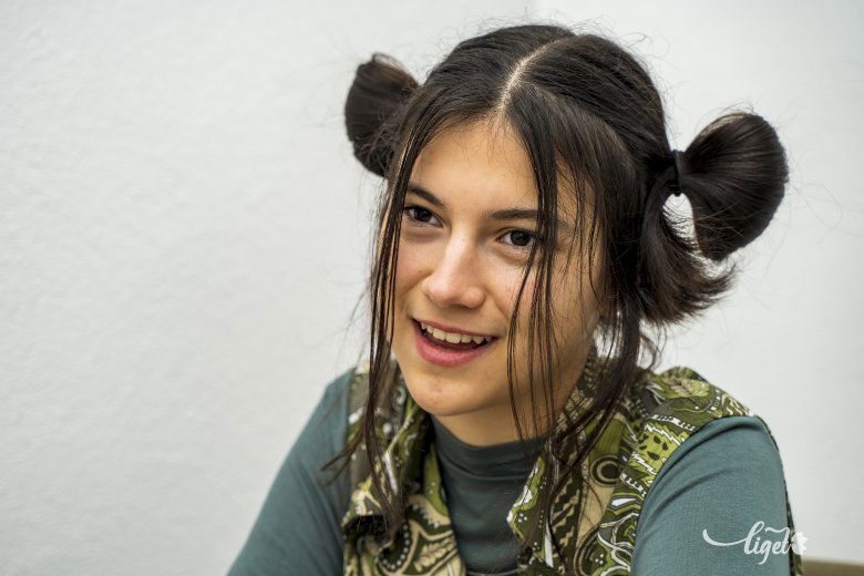 Élete harmadik – de biztosan nem az utolsó – interjúját adja Oncsi •  Fotó: Haáz Vince