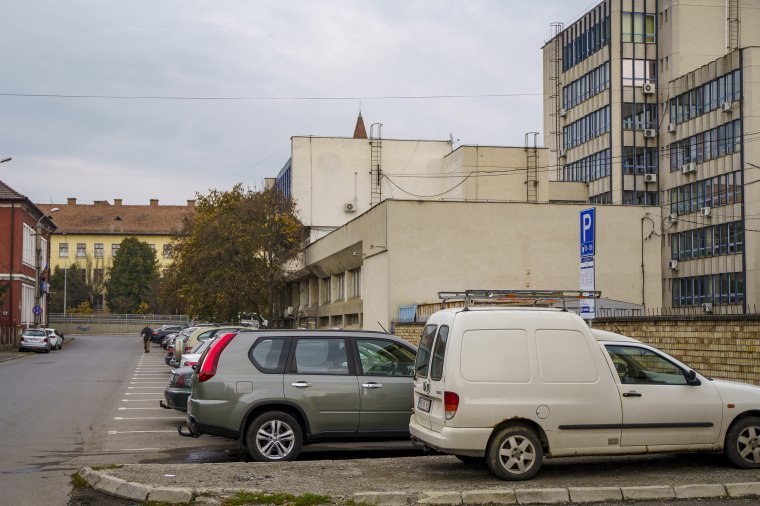 Egyelőre csak büntetik a tilosban parkolókat Marosvásárhelyen