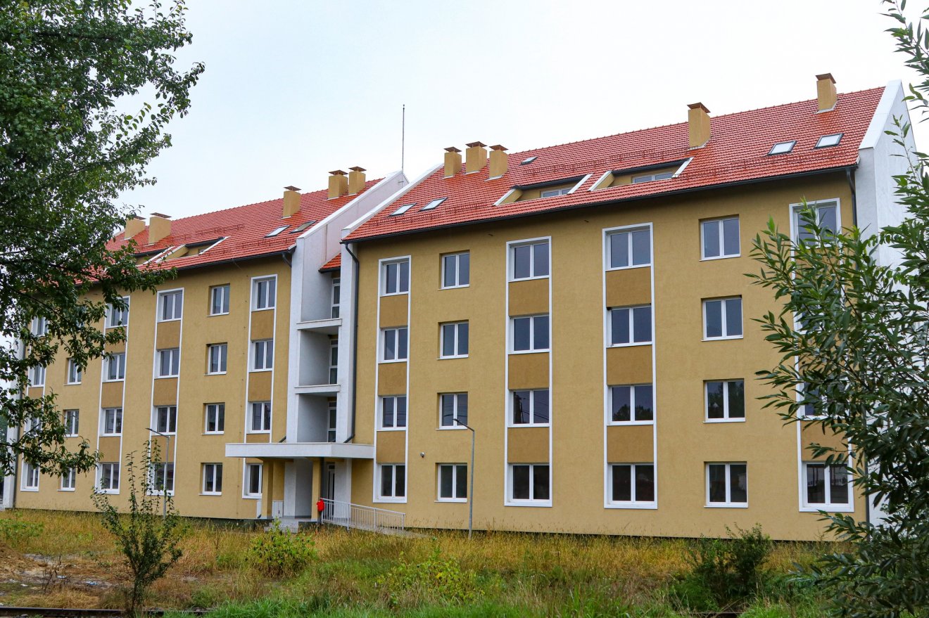 Az új tömbházba 36 család költözhet be hamarosan •  Fotó: Szászrégeni Polgármesteri Hivatal