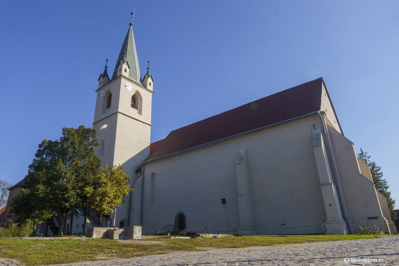 A marosvásárhelyi Vártemplomon mindig akad valami javítanivaló, de ezúttal „tetőtől talpig” megújult •  Fotó: Haáz Vince