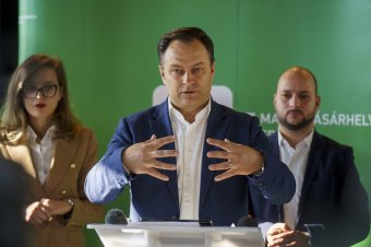 Felfüggesztik a hibáktól hemzsegő stratégiára vonatkozó szerződést