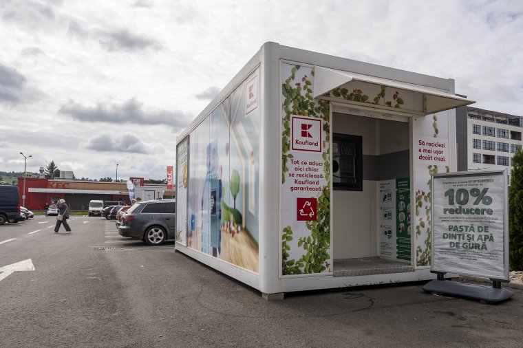 Palackokért cserébe ingyen buszjegyet ajánlanak a Kauflandnál