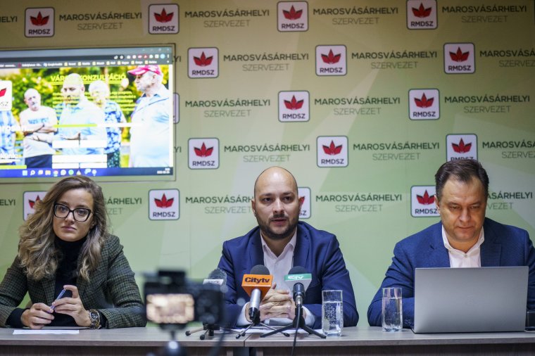 Félidőnél tartanak, meghallgatják a választókat Marosvásárhelyen