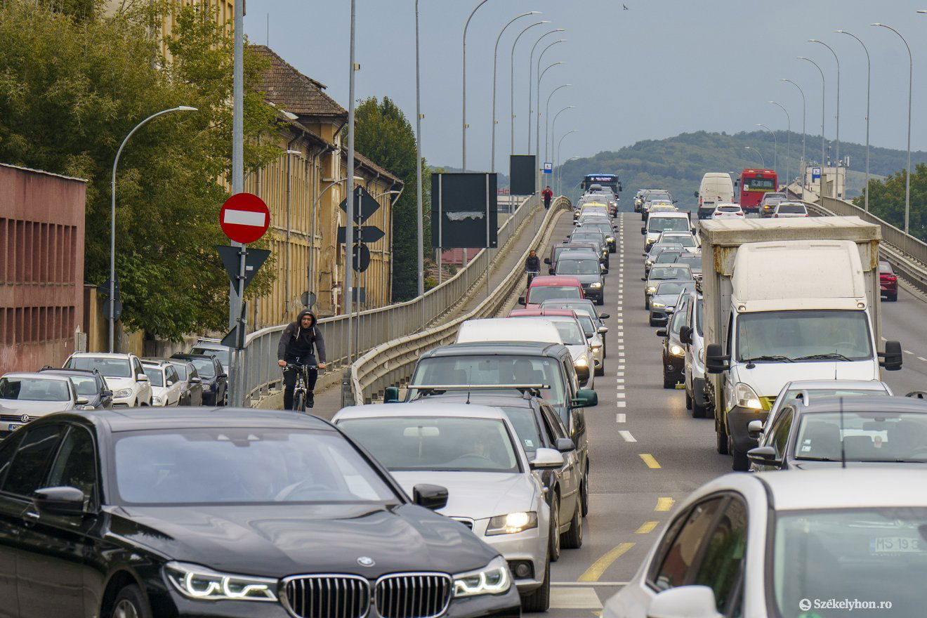 Ilyen körülmények között nehéz biciklizésre biztatni a városlakókat •  Fotó: Haáz Vince