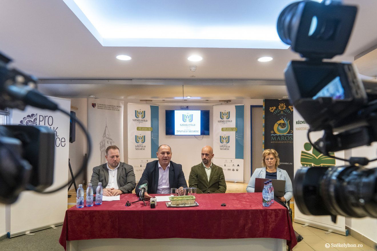 Sajtótájékoztatón ismertették a három megye programjait annak szervezői •  Fotó: Haáz Vince