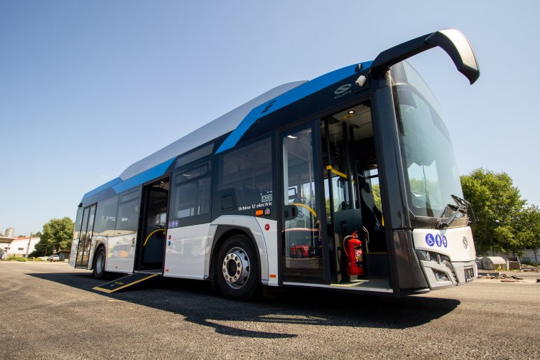 Az elektromos buszok már a városban vannak, beüzemelésükre még várni kell