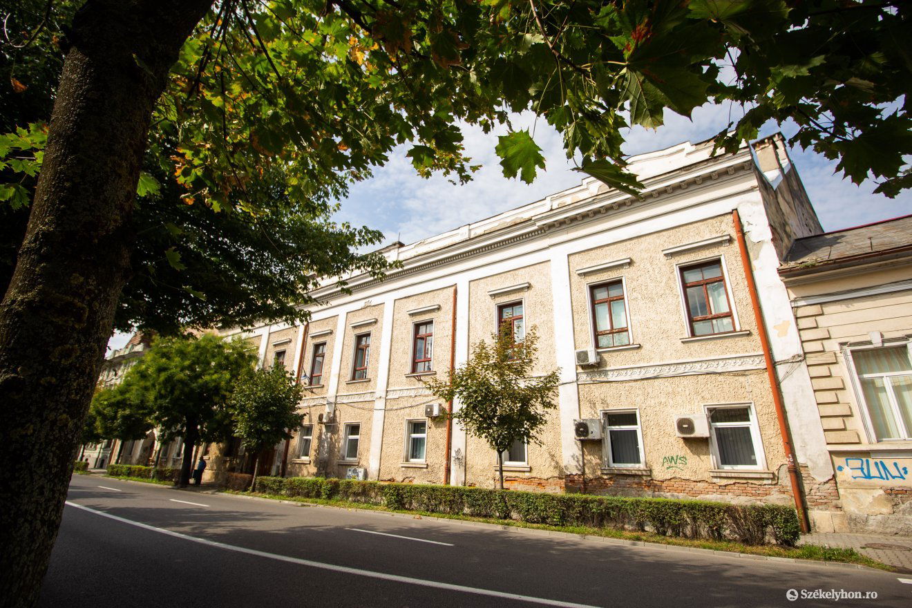 A Szentgyörgy (ma Forradalom) utcai kórházépület •  Fotó: Rab Zoltán