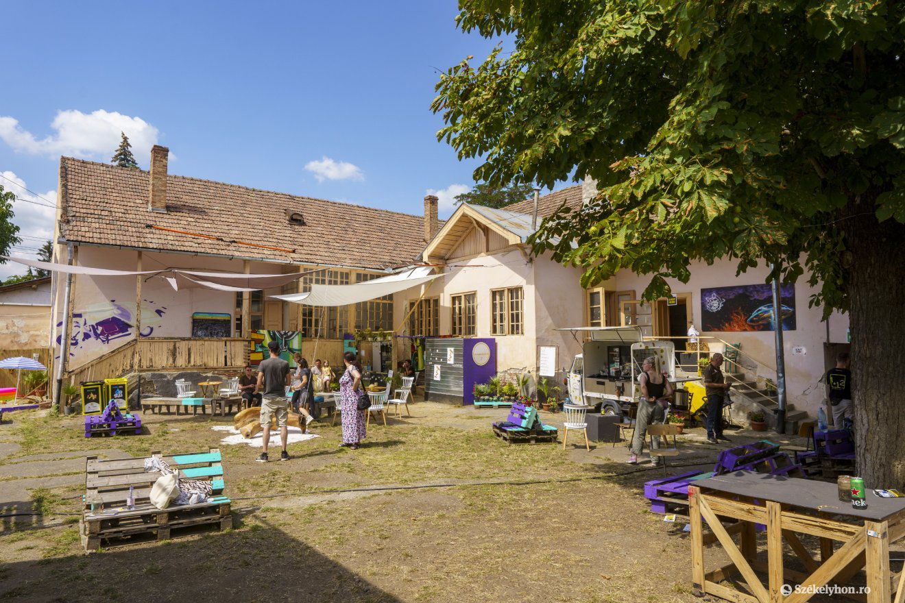 A fesztiválbútorzat is „zöld” •  Fotó: Haáz Vince