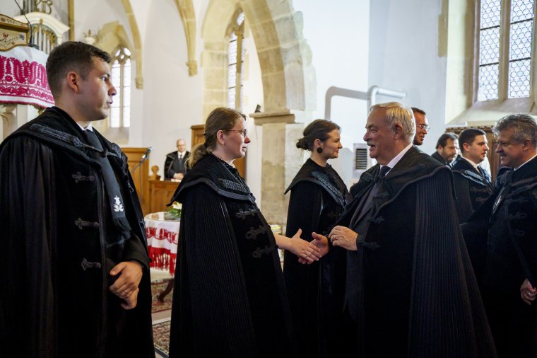 Hét református lelkészt szenteltek fel