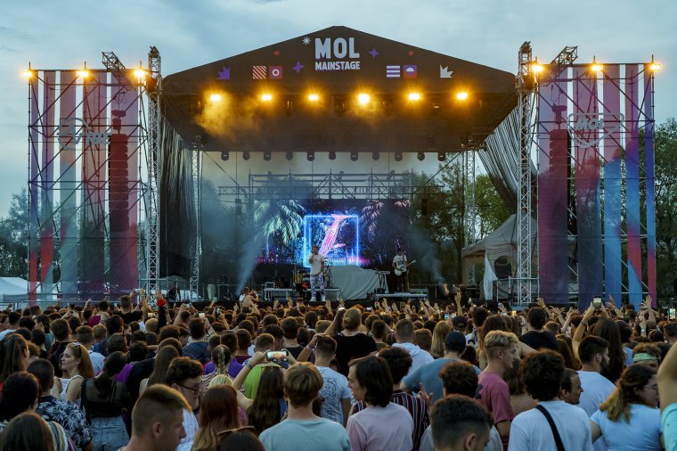 Faházikók, sátrak, igluk: szélesítette szálláskínálatát a Vibe
