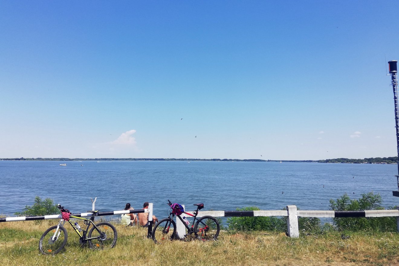 Tekerés, pihenés, csobbanás: a Tisza-tó vonzeröi •  Fotó: Simon Virág