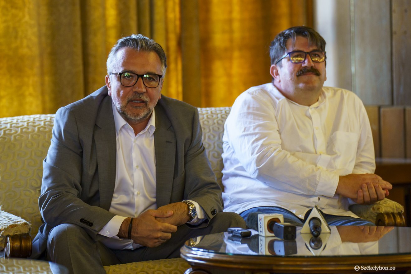 Lucian Romașcanu kulturális miniszter és Gáspárik Attila a Marosvásárhelyi Nemzeti Színház igazgatója •  Fotó: Haáz Vince