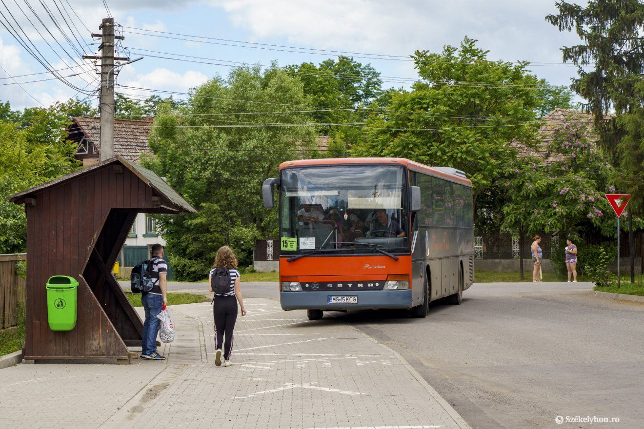 Rendszeres buszjárat van Mezőpanit és Marosvásárhely között •  Fotó: Haáz Vince