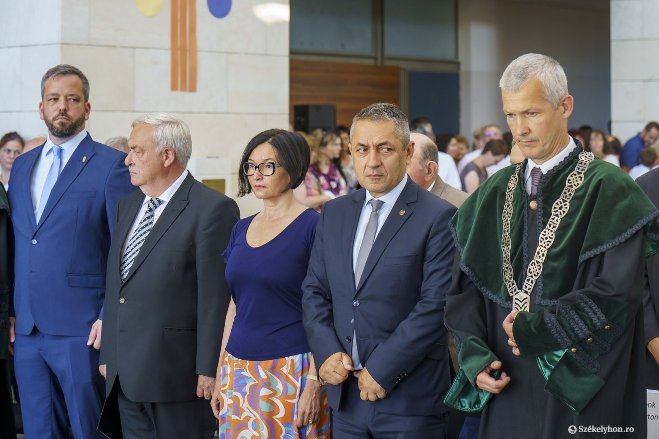 Házigazdák és díszvendégek •  Fotó: Haáz Vince