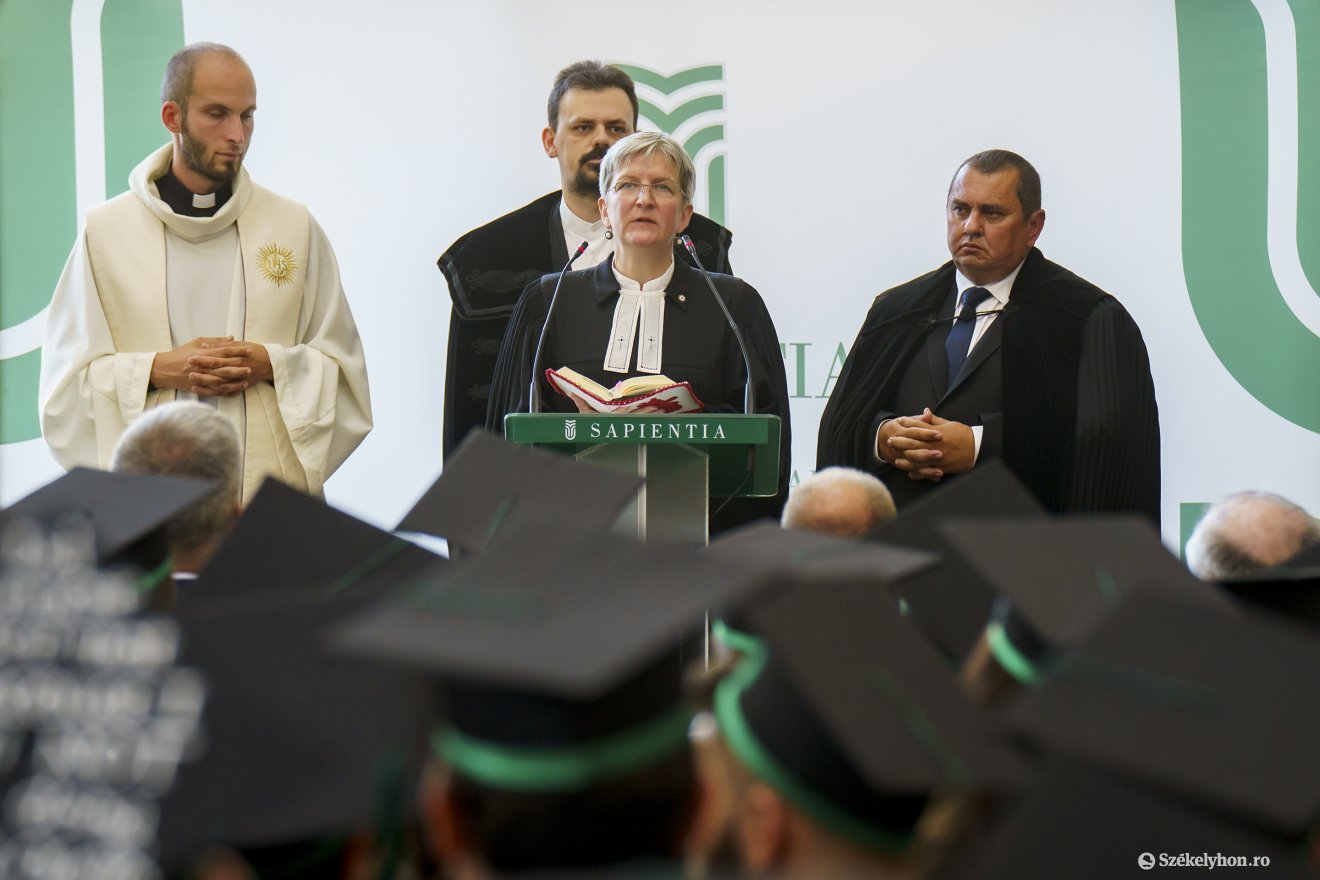 Istentisztelet közben •  Fotó: Haáz Vince
