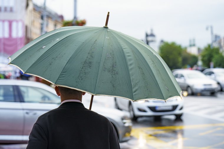 Melegebb lesz valamivel, de a barométer esőre áll a meteorológusok szerint