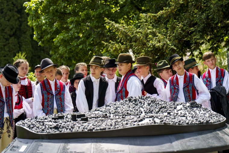 Projektismertetővel, városmakett-avatással ünnepelték a Medve-tó születésnapját