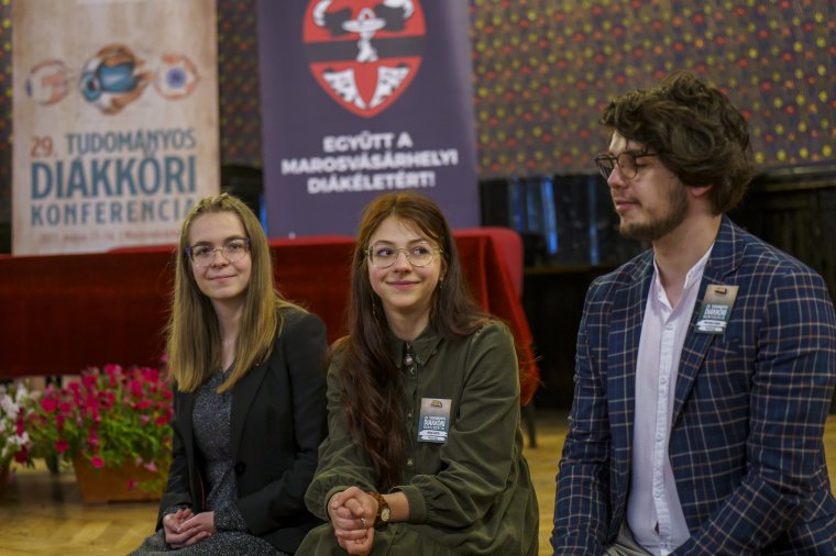 A migréntől a drogokig – a laikusok érdeklődésére is számítanak a marosvásárhelyi TDK-n