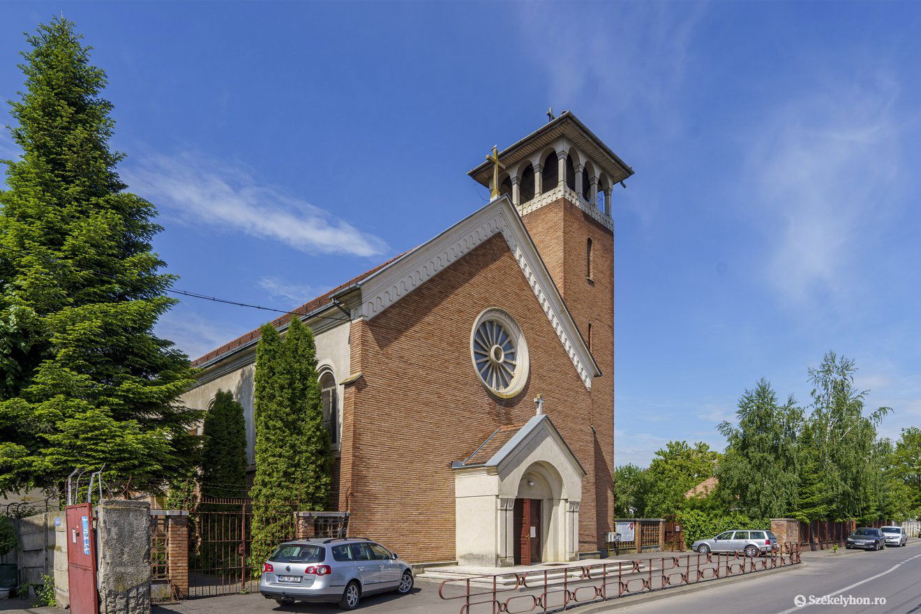 Az Ady-negyedben levő templomhoz tartozó hívek és hozzátartozóik ünnepelnek a hétvégén  •  Fotó: Haáz Vince