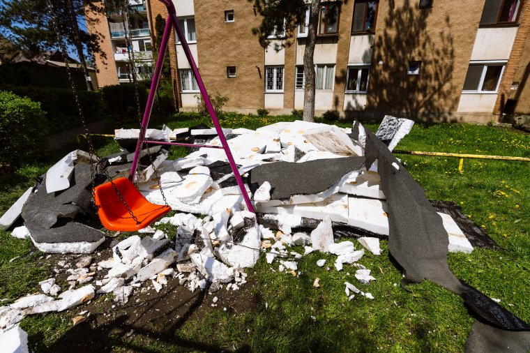 Kivizsgálják, hogy miért repült le a tömbházak tetejéről a hőszigetelés