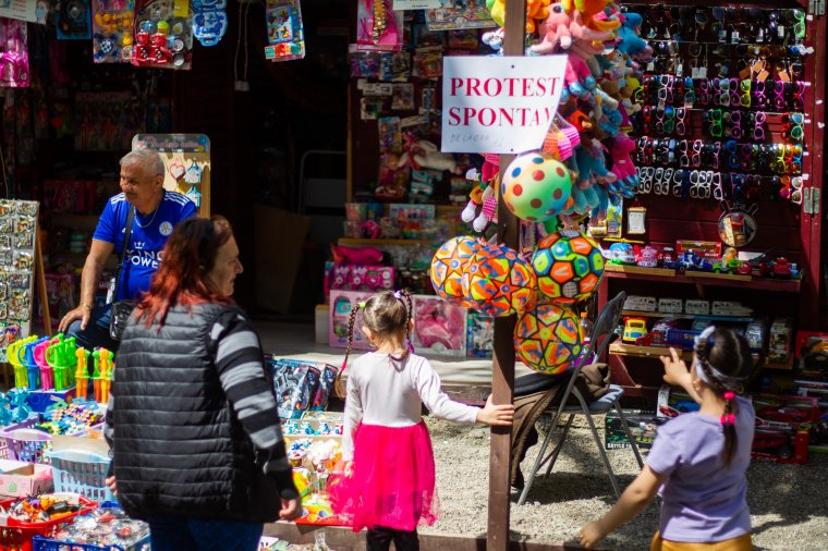 Hoppon maradt majálisozók, spontán sztrájk a Somostetőn