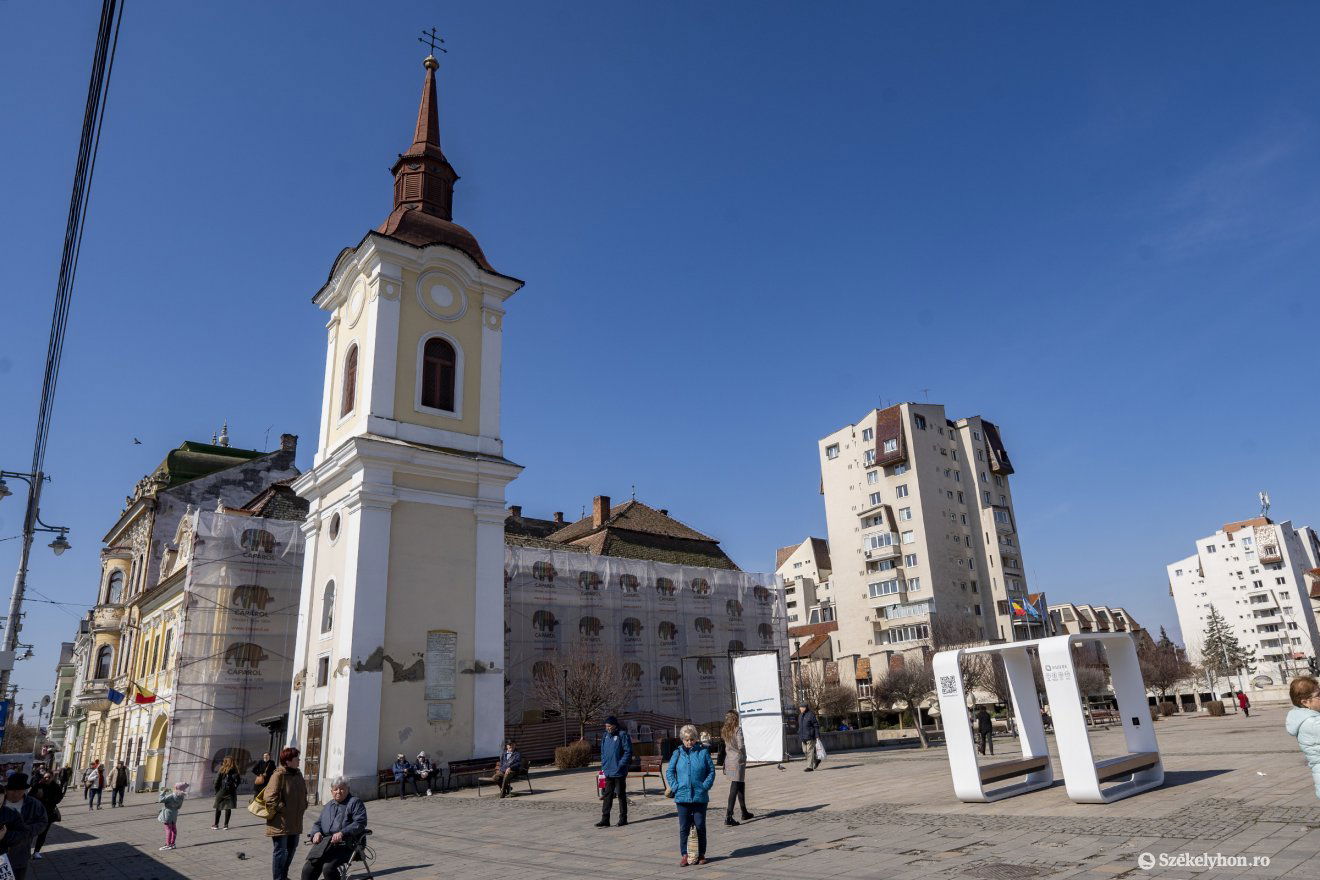 Marosvásárhely központjának szégyenfoltja, a romló állagú torony  •  Fotó: Haáz Vince
