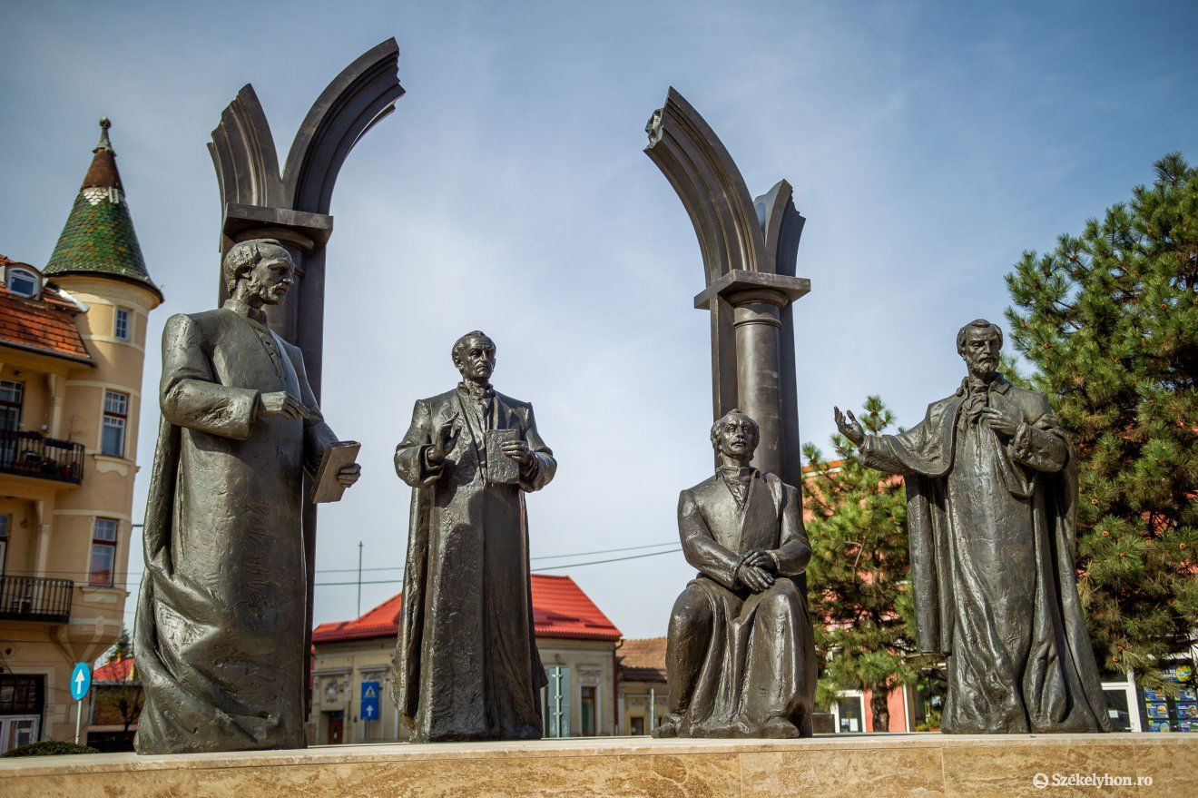 Május közepén avatják fel hivatalosan a szoborcsoportot •  Fotó: Rab Zoltán